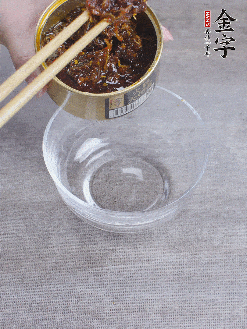 金字火腿大師醬2勺、醬油1勺、白砂糖1/2勺調(diào)勻。