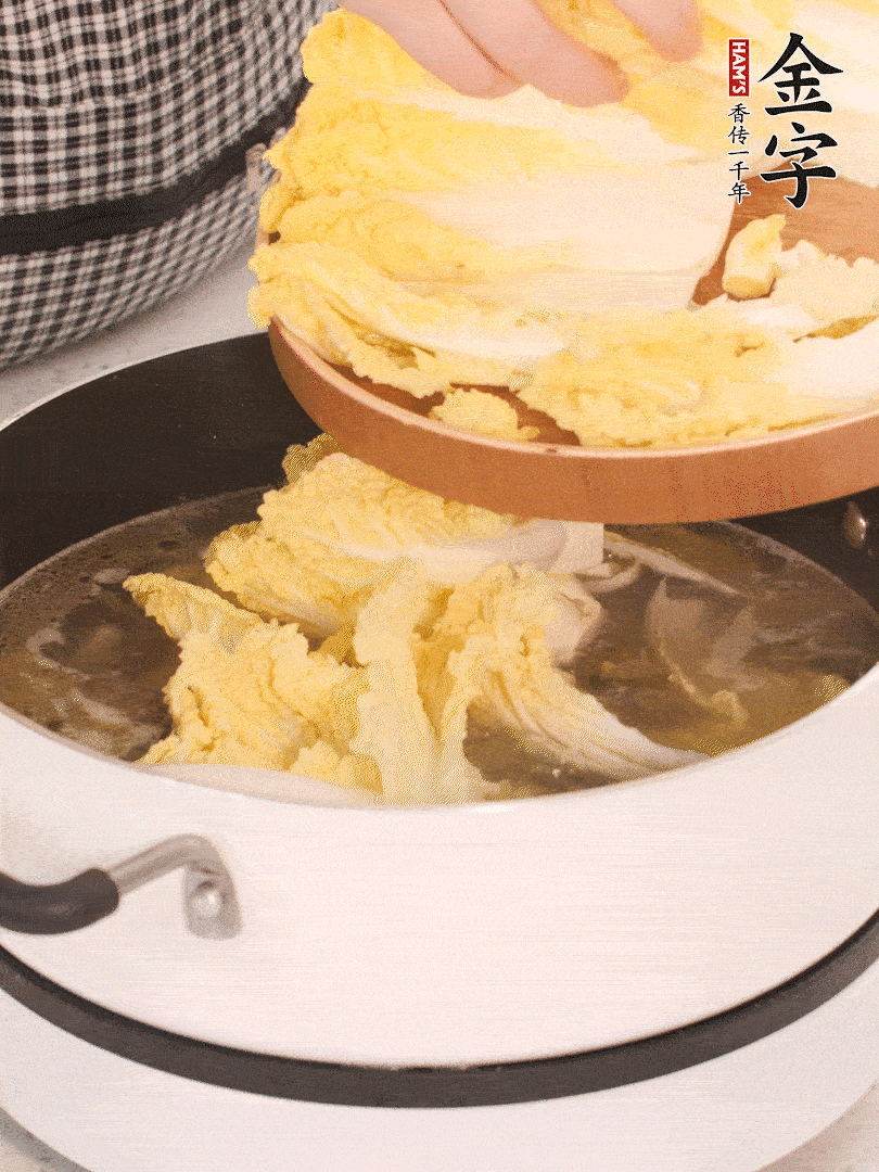 放入娃娃菜、金針菇再燉煮5分鐘。