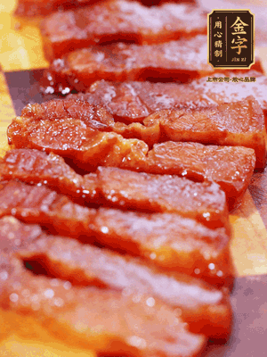 金字醬油肉煮熟，切片